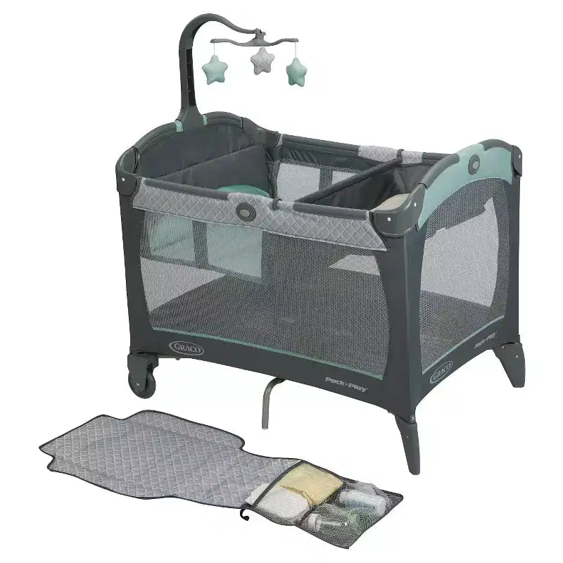 Graco Parc Pack 'n Play Change 'n Carry - Manor : Roues Verrouillables, Table à Langer, Mobile Musical, Sac de Transport