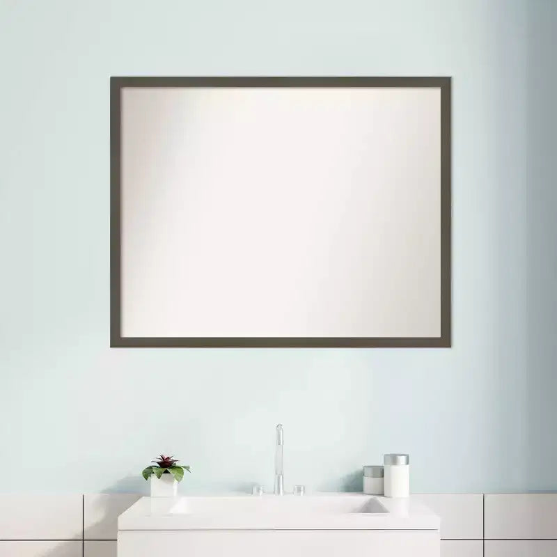 Miroir mural de salle de bain en bois gris argile Svelte non biseauté de 30 po x 24 po - Amanti Art
