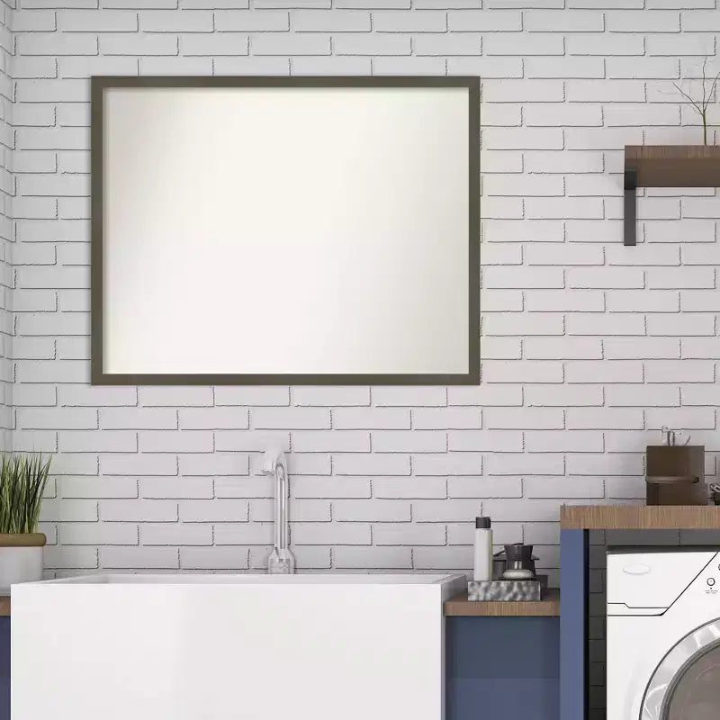 Miroir mural de salle de bain en bois gris argile Svelte non biseauté de 30 po x 24 po - Amanti Art