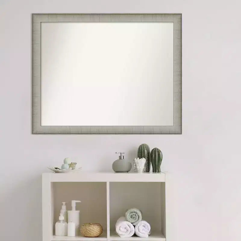Miroir mural non biseauté 31 po x 25 po en étain brossé, décoration de coiffeuse moderne - Amanti Art