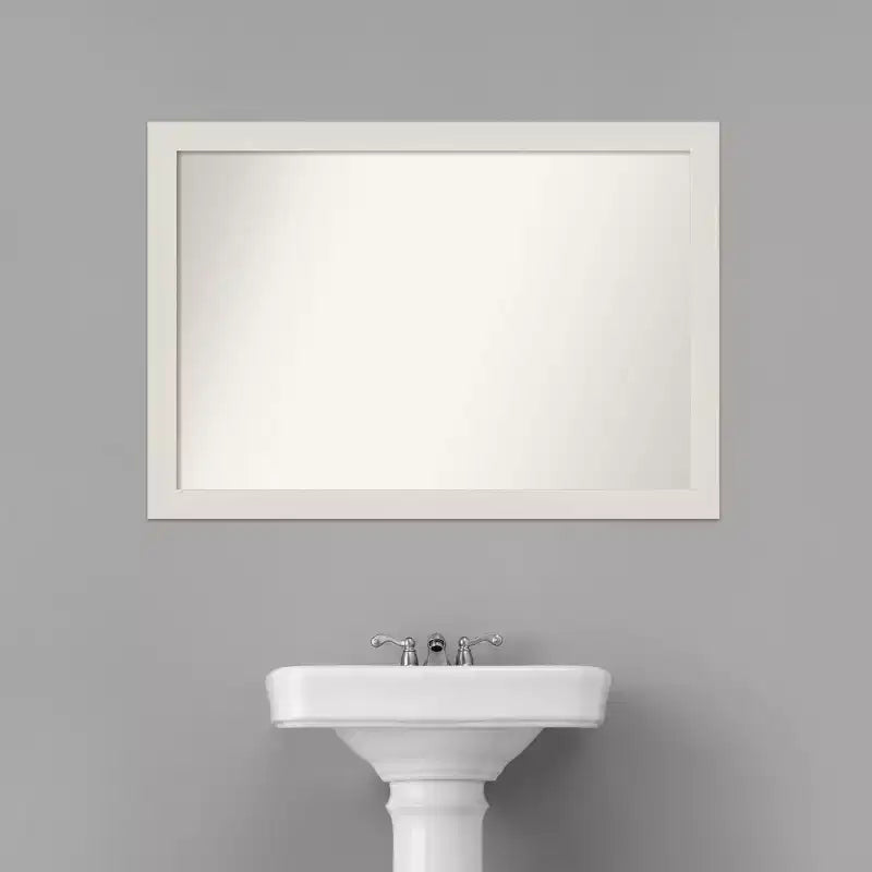 Miroir mural étroit rustique blanc sans biseau de 40" x 28" - Amanti Art : Quincaillerie de montage incluse