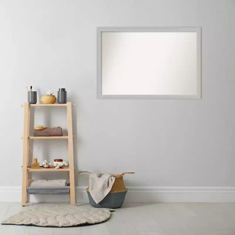 Miroir mural de salle de bain en bois non biseauté à faible lustre de 39 po x 27 po argenté - Amanti Art : Rectangle moderne, à fixer au mur, quincaillerie incluse