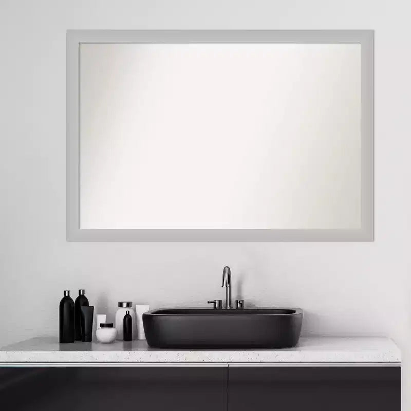 Miroir mural de salle de bain en bois non biseauté à faible lustre de 39 po x 27 po argenté - Amanti Art : Rectangle moderne, à fixer au mur, quincaillerie incluse