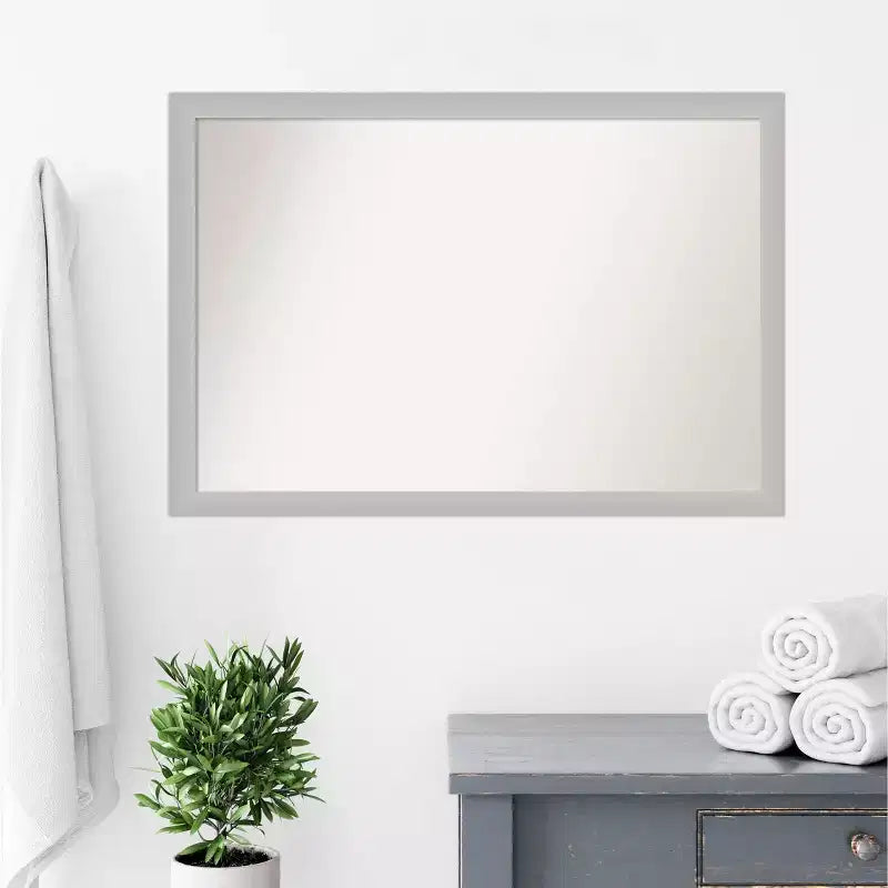 Miroir mural de salle de bain en bois non biseauté à faible lustre de 39 po x 27 po argenté - Amanti Art : Rectangle moderne, à fixer au mur, quincaillerie incluse