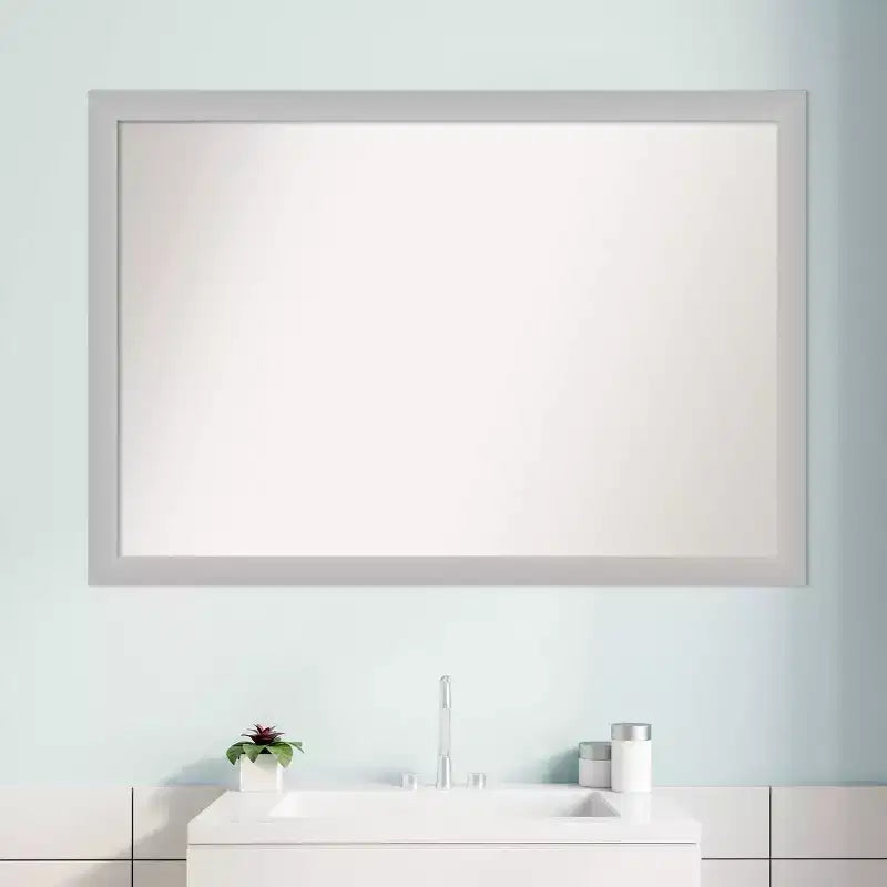 Miroir mural de salle de bain en bois non biseauté à faible lustre de 39 po x 27 po argenté - Amanti Art : Rectangle moderne, à fixer au mur, quincaillerie incluse