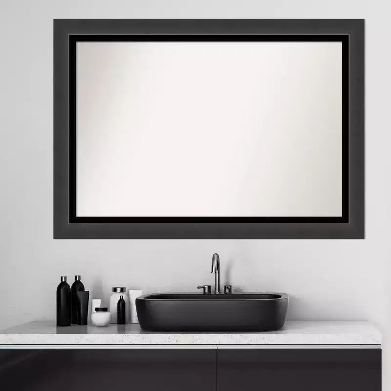Miroir mural de salle de bain noir tuxedo sans biseau 41" x 29" - Amanti Art : Rectangulaire moderne, cadre en polystyrène, à fixer au mur