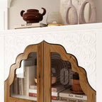 Famapy Meuble de rangement vertical blanc, motif gaufré, portes vitrées arquées, étagères, vitrine, meuble de cuisine, meuble d'appoint.
