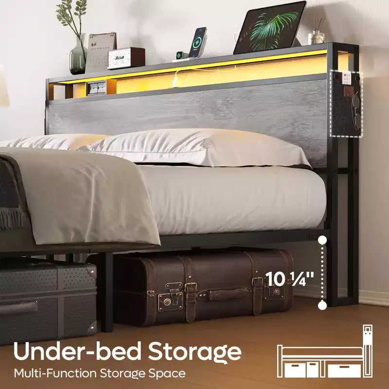 Cadre de lit King Size Bestier, plateforme de lit en métal avec tête de lit de rangement en bois, lumières LED et station de recharge