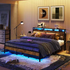 Cadre de lit King Size Bestier, plateforme de lit en métal avec tête de lit de rangement en bois, lumières LED et station de recharge