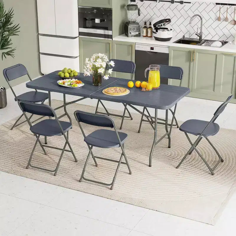 Table pliante portable Costway 6 pi avec plateau en PEHD aspect bois, mécanisme de verrouillage sécurisé, gris/marron