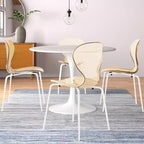 LeisureMod Bristol Ensemble de Salle à Manger 5 Pièces Table à Manger Ronde, 4 Chaises de Salle à Manger en Plastique Pieds Blancs