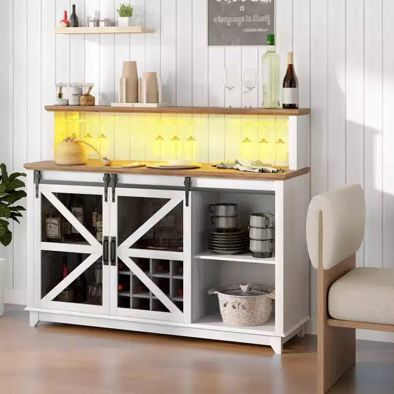 HOMCOM Buffet de café de style ferme avec lumières LED et portes coulissantes de grange, Meuble bar de 55" avec porte-bouteilles et porte-verres