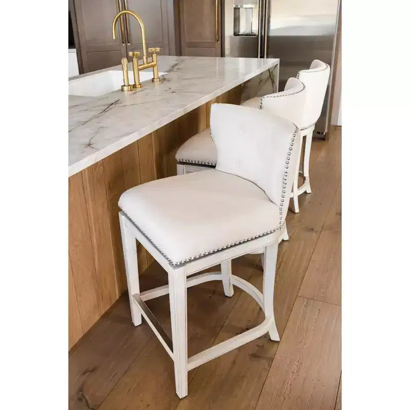 Tabouret de bar à dossier ailé en tissu Hugo Maven Lane