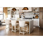 Tabouret de bar à dossier ailé en tissu Hugo Maven Lane