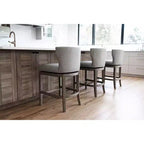 Tabouret de bar à dossier ailé en tissu Hugo Maven Lane