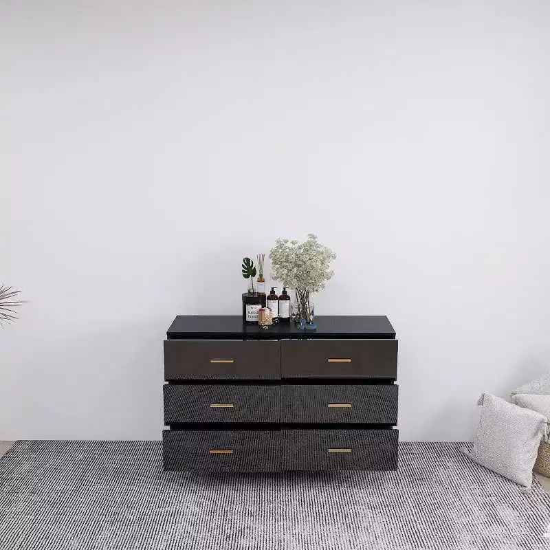 Commode Okak à 6 tiroirs avec surface très brillante, commode noire et dorée moderne, commode de rangement élégante pour chambre à coucher, salon, entrée