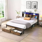 Cadre de lit en métal Okak Queen avec tête et pied de lit en bois, cadre de lit plateforme avec station de recharge USB, lumières LED pour chambre, noir et marron