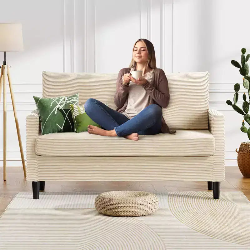 Dyonery 50 Canapé deux places en velours côtelé beige avec cadre en bois massif pour salon, petit canapé confortable avec assise profonde et coussin à ressorts, assemblage sans outils