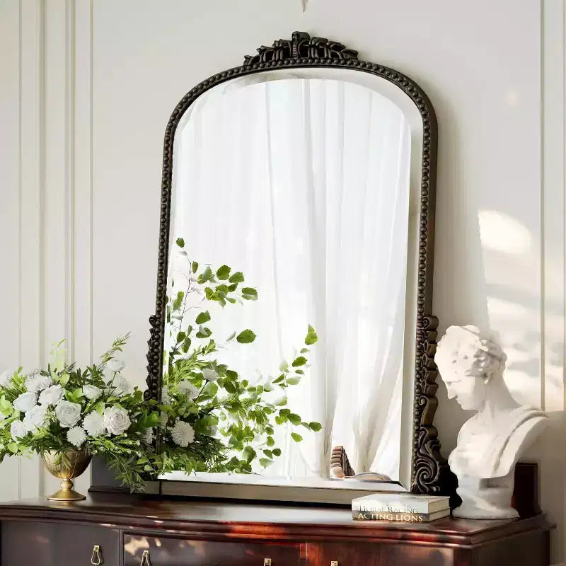 Miroir mural 40x28, miroir à perles arqué avec cadre en métal, miroir décoratif de salle de bain pour entrée, chambre ou salon