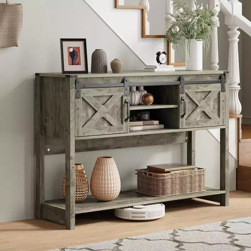 Console de table d'entrée RoyalCraft avec étagères de rangement, porte coulissante de style grange et plateau spacieux pour salon ou vestibule, gris clair