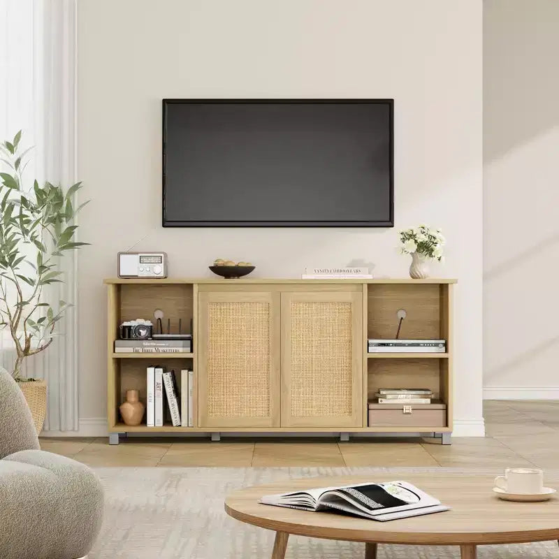 Meuble TV Bohème GustoWave pour téléviseurs jusqu'à 70 pouces, console multimédia avec portes en rotin et étagères ouvertes pour salon, naturel