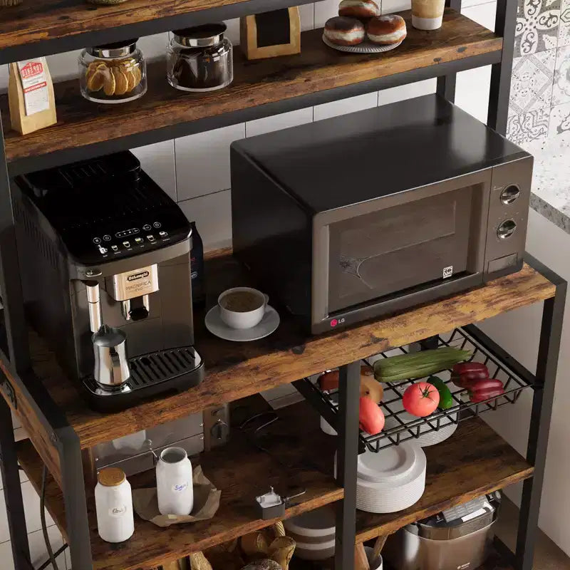 Étagère de Boulanger avec Prise de Courant, Étagère de Cuisine avec Panier en Fil, Support pour Micro-ondes avec Grandes Étagères de Rangement Ouvertes, Étagère de Rangement Autoportante à 6 Niveaux