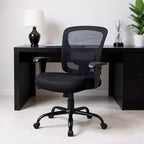 Chaise de bureau de direction HomeRoots noire en tissu mesh et acier, réglable, pivotante et à roulettes