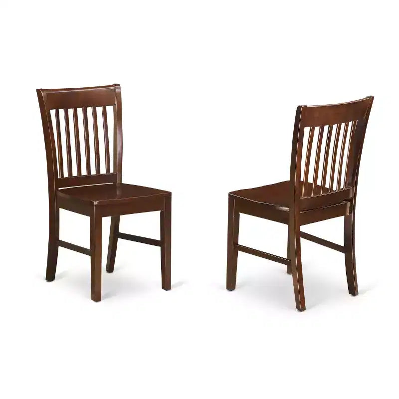 Ensemble de salle à manger 3 pièces HomeStock Belmont comprenant une table en bois et 2 chaises de salle à manger en bois avec assise et dossier à lattes, finition acajou