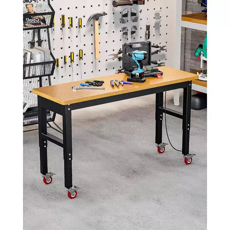 Établi de garage Acekool 60 po réglable en hauteur avec plateau en bois massif, capacité de 2200 lb, prises de courant et pieds antidérapants, robuste