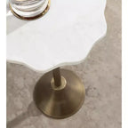 Table d'appoint Kate and Laurel Sanzo en marbre festonné et métal
