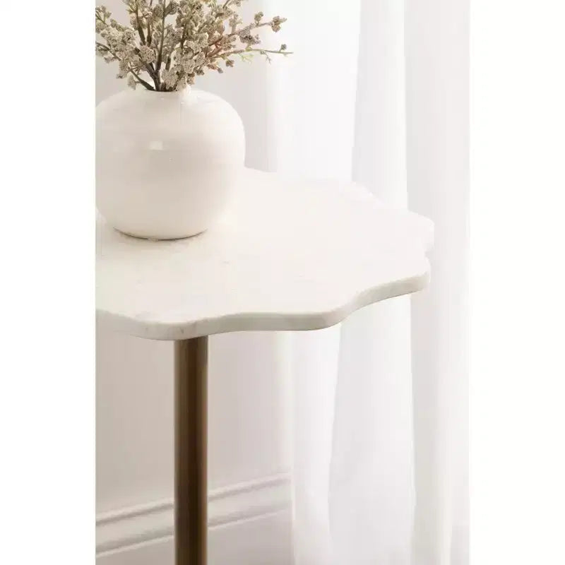 Table d'appoint Kate and Laurel Sanzo en marbre festonné et métal