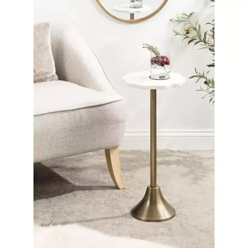 Table d'appoint Kate and Laurel Sanzo en marbre festonné et métal