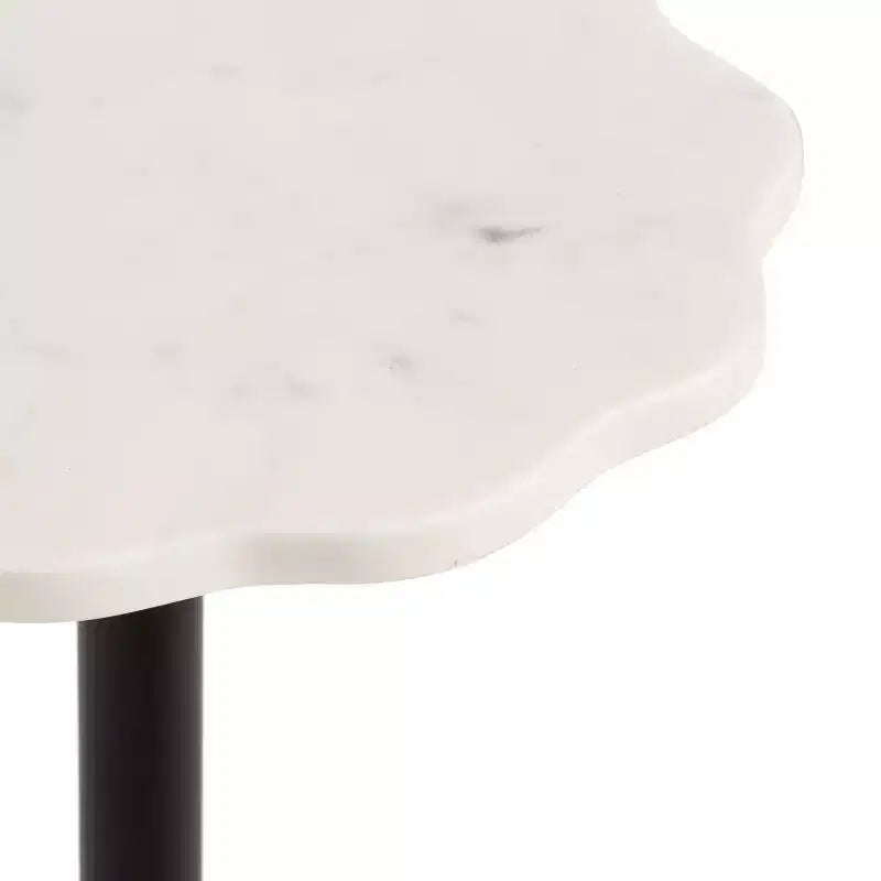Table d'appoint Kate and Laurel Sanzo en marbre festonné et métal