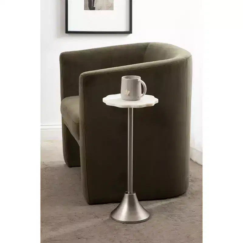 Table d'appoint Kate and Laurel Sanzo en marbre festonné et métal