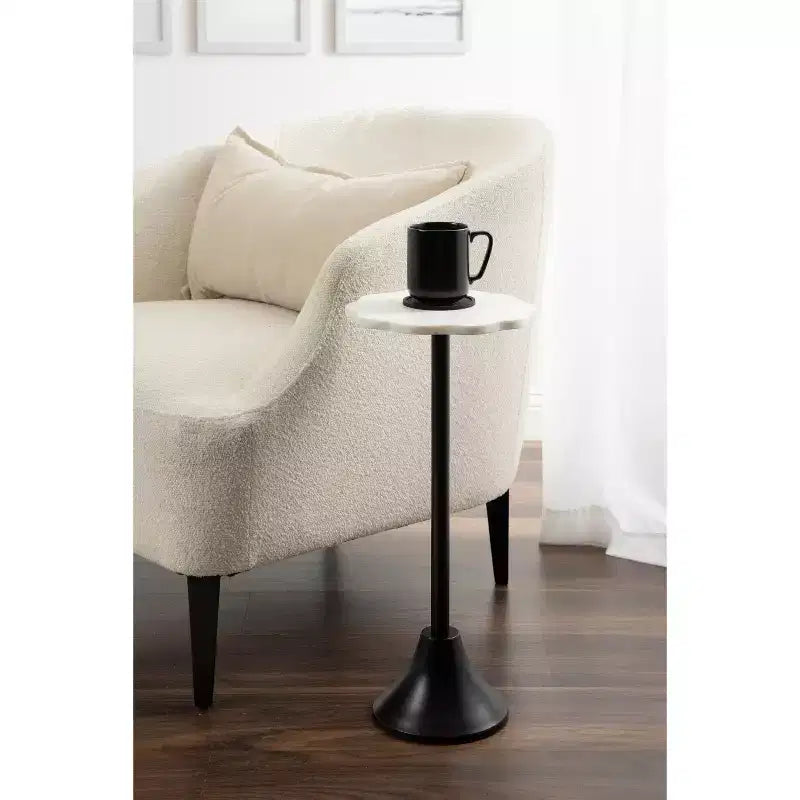 Table d'appoint Kate and Laurel Sanzo en marbre festonné et métal