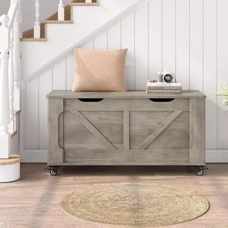 Acekool Coffre de rangement avec roulettes, banc de coffre en bois de 100 cm avec charnières de sécurité, supporte 159 kg, coins arrondis, entrée, salon, gris