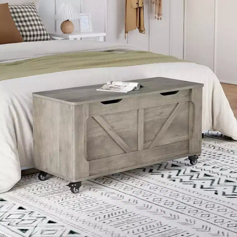 Acekool Coffre de rangement avec roulettes, banc de coffre en bois de 100 cm avec charnières de sécurité, supporte 159 kg, coins arrondis, entrée, salon, gris