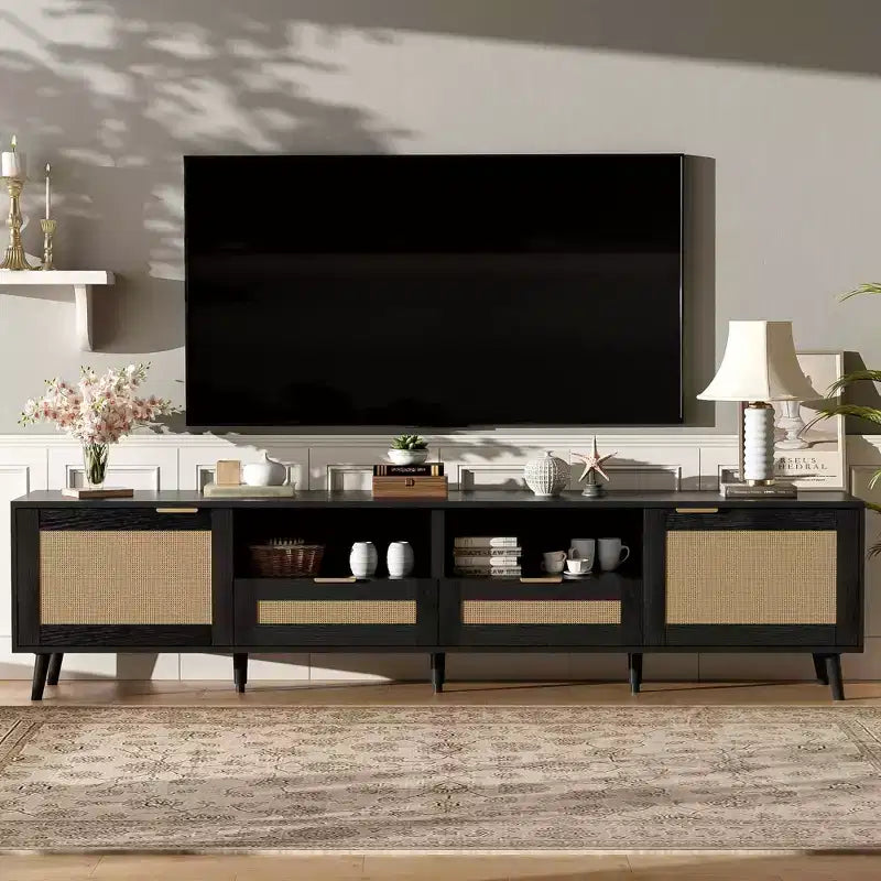 Meuble TV en rotin MAYEERTY pour téléviseurs jusqu'à 85", console média moderne de style ferme, meuble de divertissement avec pieds en bois massif pour salon