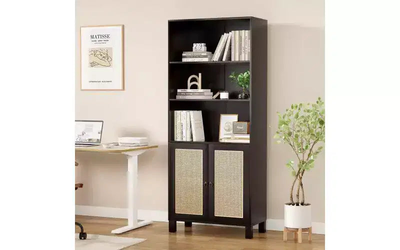 TUYOHW Étagère haute de ferme à 5 niveaux, bibliothèque de rangement multifonction avec portes en rotin, étagères de présentation pour chambre à coucher, salon
