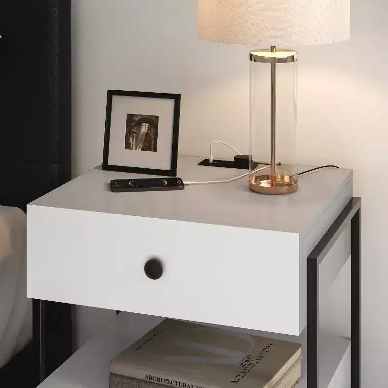 Table de chevet moderne Boyd Sleep Pesaro avec station de charge, table d'appoint avec ports USB et prises de courant