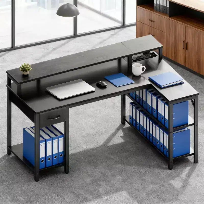Bureau gaming en L Bestier avec lumières LED RVB, station de chargement USB, prise électrique, support d'écran et étagères de rangement