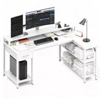 Bureau gaming en L Bestier avec lumières LED RVB, station de chargement USB, prise électrique, support d'écran et étagères de rangement
