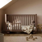 Lit de bébé convertible 5-en-1 Storkcraft Amalfi Deluxe avec barrière de protection pour tout-petits incluse