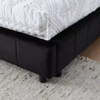 MAYEERTY Cadre de lit rembourré capitonné Queen Size avec dossier et accoudoirs en velours pour chambre à coucher Noir