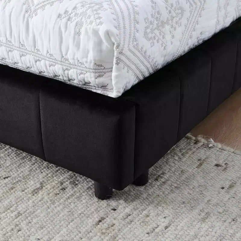 MAYEERTY Cadre de lit rembourré capitonné Queen Size avec dossier et accoudoirs en velours pour chambre à coucher Noir