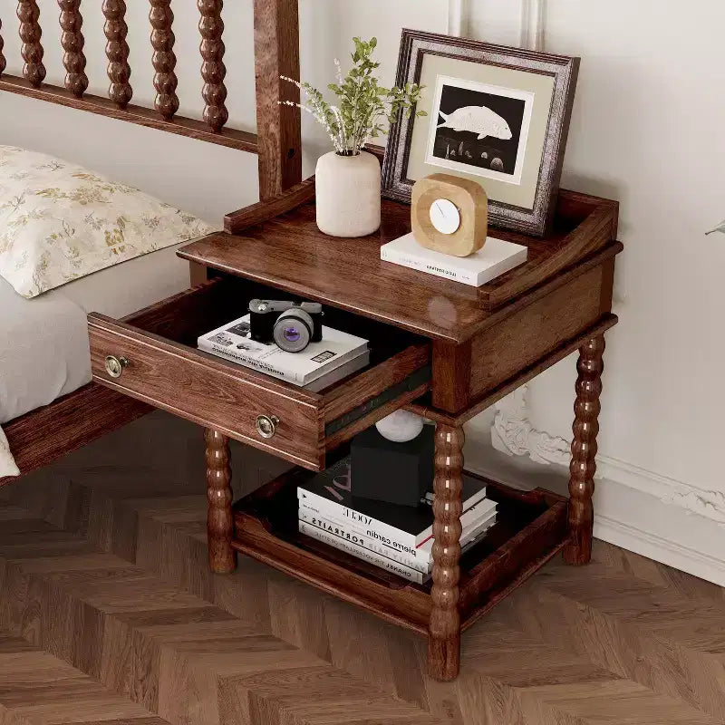 Table de chevet rétro avec tiroir et étagère ouverte, table de chevet avec pieds tournés et poignée en métal, table d'appoint pour chambre à coucher