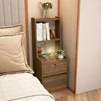 JVNOXK Table de chevet à station de recharge de 15 pouces, table de nuit intelligente avec étagère, compartiment de rangement, fonction verrouillable, finition bois verrouillable