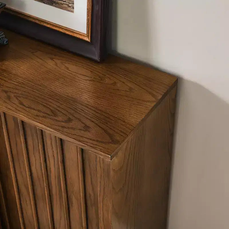 JVNOXK Buffet de style médiéval de 31 pouces avec deux portes coulissantes et garniture en bois massif, convient aux salons et cuisines, finition noyer