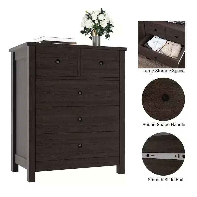 Commode Canellée. Grande Commode 5 Tiroirs avec Poignées et Pieds en Métal Doré. Organisateur de Rangement