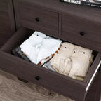 Commode Canellée. Grande Commode 5 Tiroirs avec Poignées et Pieds en Métal Doré. Organisateur de Rangement